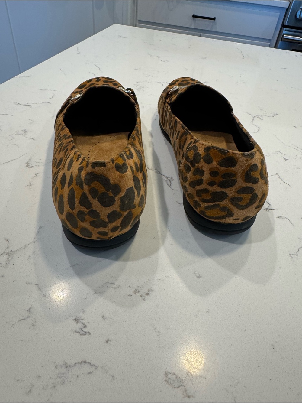 Women’s Trotters Comfort Leopard Print Loafer shoes size 9.5 - Picture 3 of 6